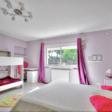 Lovely And Spacious Groundfloor With Pool 昂蒂布