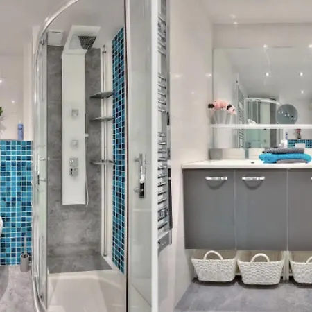 Lovely And Spacious Groundfloor With Pool 昂蒂布