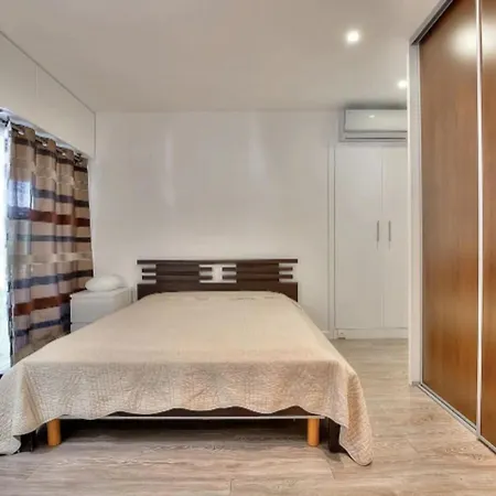 Lovely And Spacious Groundfloor With Pool 度假居 *